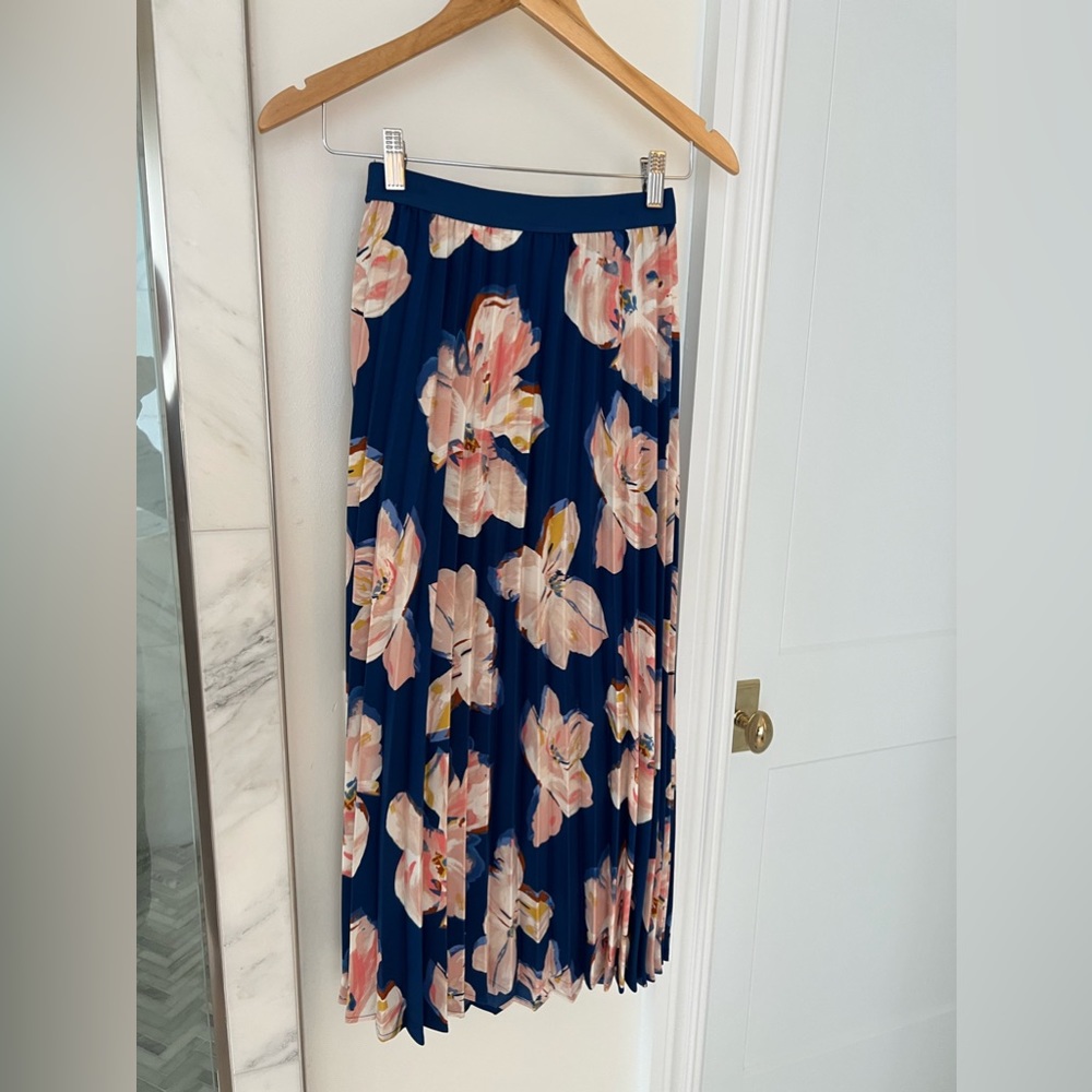 Midi pleated floral skirt